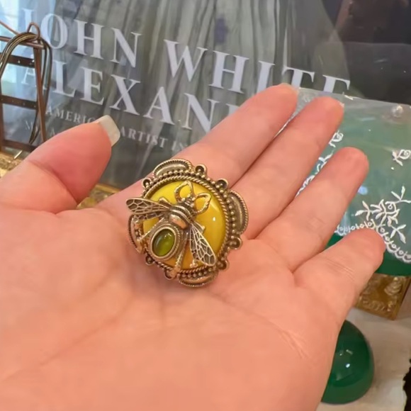 Antique Vintage Bee Yellow Brass Gold Fine Craftsmanship Ring - Picture 4 of 7